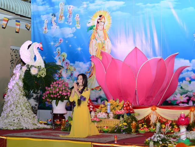 Chùa Long Vân ( Đồng Nai ) Tổ Chức Lễ Hội Hoa Đăng Vía Đức Phật A Mi Đà Và Nhận Bằng Kỷ Lục Việt Nam