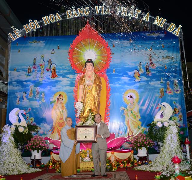 Chùa Long Vân ( Đồng Nai ) Tổ Chức Lễ Hội Hoa Đăng Vía Đức Phật A Mi Đà Và Nhận Bằng Kỷ Lục Việt Nam