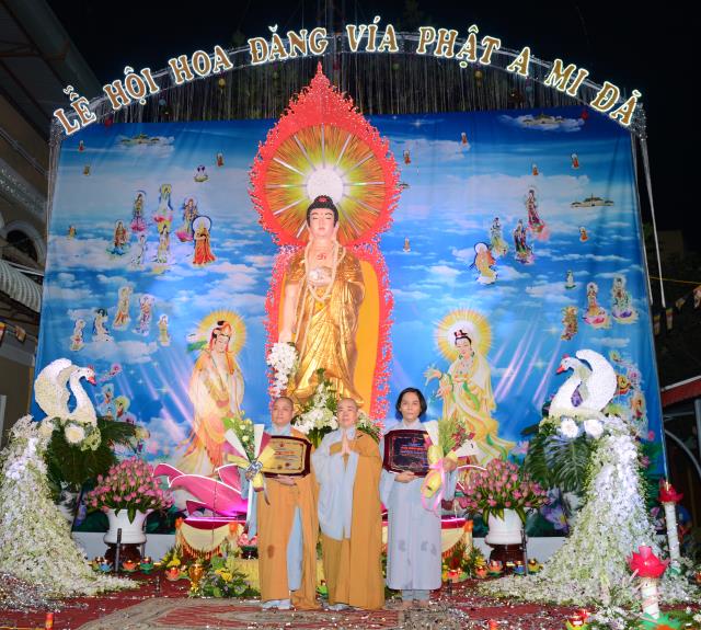 Chùa Long Vân ( Đồng Nai ) Tổ Chức Lễ Hội Hoa Đăng Vía Đức Phật A Mi Đà Và Nhận Bằng Kỷ Lục Việt Nam