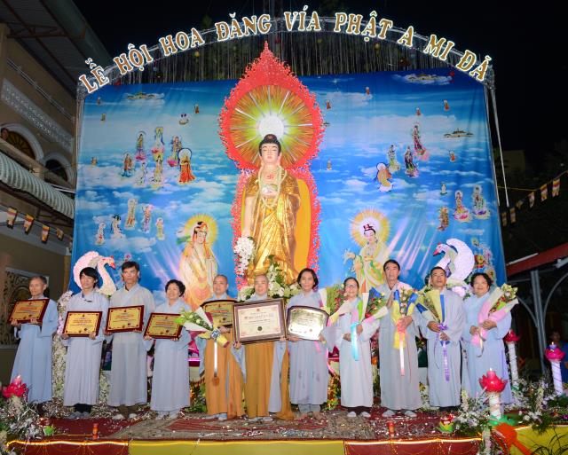 Chùa Long Vân ( Đồng Nai ) Tổ Chức Lễ Hội Hoa Đăng Vía Đức Phật A Mi Đà Và Nhận Bằng Kỷ Lục Việt Nam