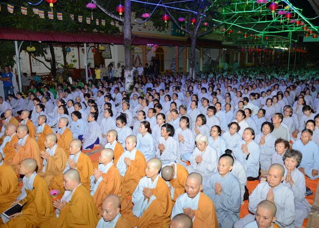 Chùa Long Vân ( Đồng Nai ) Tổ Chức Lễ Hội Hoa Đăng Vía Đức Phật A Mi Đà Và Nhận Bằng Kỷ Lục Việt Nam