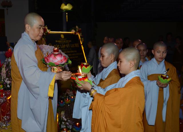 Chùa Long Vân ( Đồng Nai ) Tổ Chức Lễ Hội Hoa Đăng Vía Đức Phật A Mi Đà Và Nhận Bằng Kỷ Lục Việt Nam