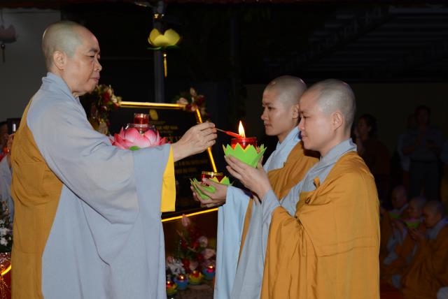 Chùa Long Vân ( Đồng Nai ) Tổ Chức Lễ Hội Hoa Đăng Vía Đức Phật A Mi Đà Và Nhận Bằng Kỷ Lục Việt Nam
