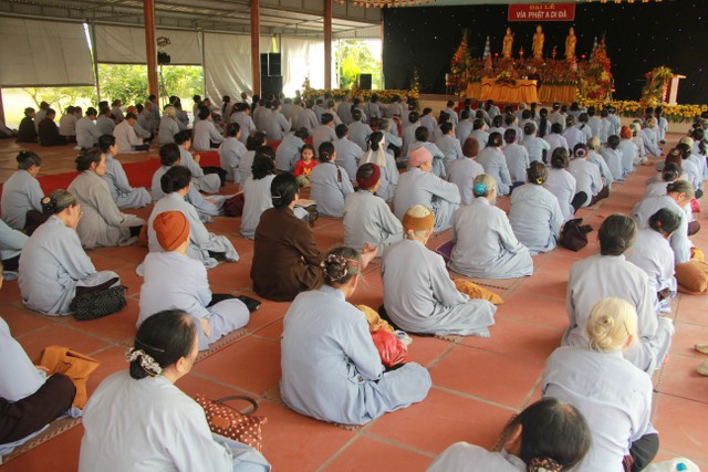 Thái Bình: Lễ vía Phật A Di Đà tại chùa Văn Môn