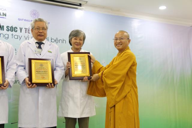 Chương trình Tổng kết Chăm sóc y tế 2016 Quý Tu sĩ và &quot; Chung tay vì người bệnh&quot;