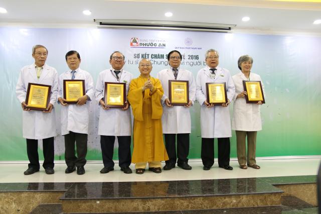 Chương trình Tổng kết Chăm sóc y tế 2016 Quý Tu sĩ và &quot; Chung tay vì người bệnh&quot;