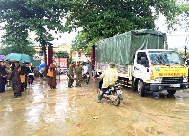 Bỉm Sơn: Phật giáo thị xã trao 150 suất quà hỗ trợ đồng bào Miền Trung