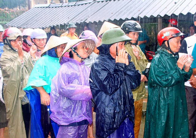 Bỉm Sơn: Phật giáo thị xã trao 150 suất quà hỗ trợ đồng bào Miền Trung