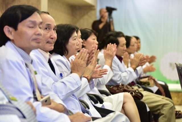 Chương trình Tổng kết Chăm sóc y tế 2016 Quý Tu sĩ và &quot; Chung tay vì người bệnh&quot;