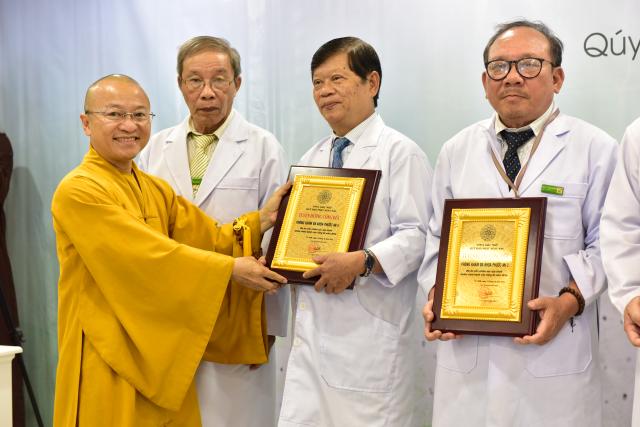 Chương trình Tổng kết Chăm sóc y tế 2016 Quý Tu sĩ và &quot; Chung tay vì người bệnh&quot;