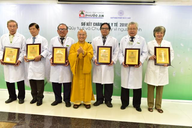 Chương trình Tổng kết Chăm sóc y tế 2016 Quý Tu sĩ và &quot; Chung tay vì người bệnh&quot;