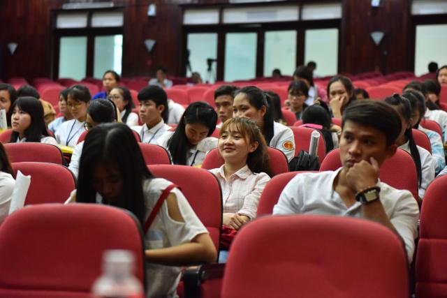 TT.Thích Nhật Từ: Thuyết giảng tại Đại Học Khoa học Xã hội và Nhân văn TP. HCM