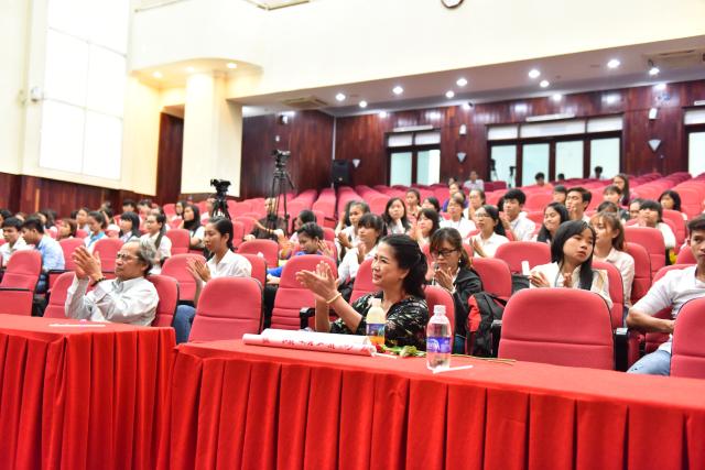 TT.Thích Nhật Từ: Thuyết giảng tại Đại Học Khoa học Xã hội và Nhân văn TP. HCM