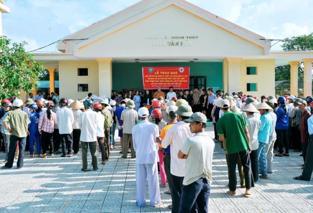 Thanh Hóa: PG tỉnh tặng 900 suất quà đợt I đến đồng bào miền Trung