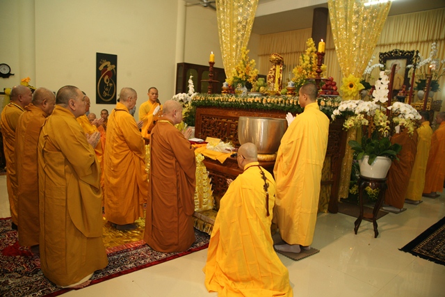 HĐCM và HĐTS viếng tang Cố Trưởng lão HT. Thích Chơn Thiện