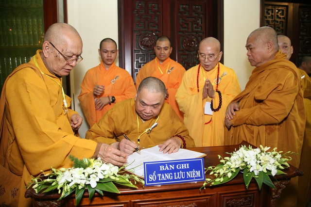 HĐCM và HĐTS viếng tang Cố Trưởng lão HT. Thích Chơn Thiện