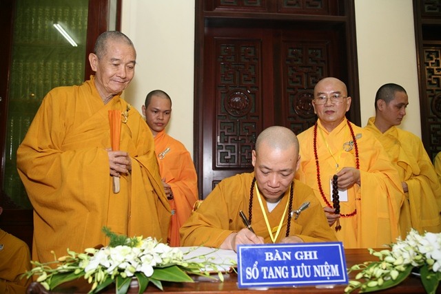 HĐCM và HĐTS viếng tang Cố Trưởng lão HT. Thích Chơn Thiện