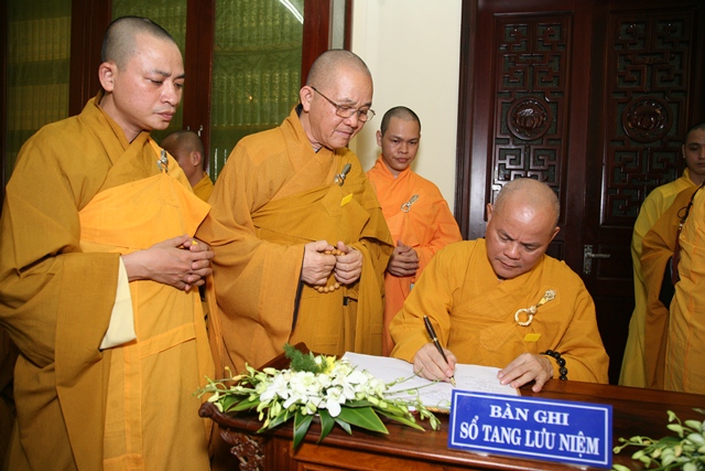 HĐCM và HĐTS viếng tang Cố Trưởng lão HT. Thích Chơn Thiện
