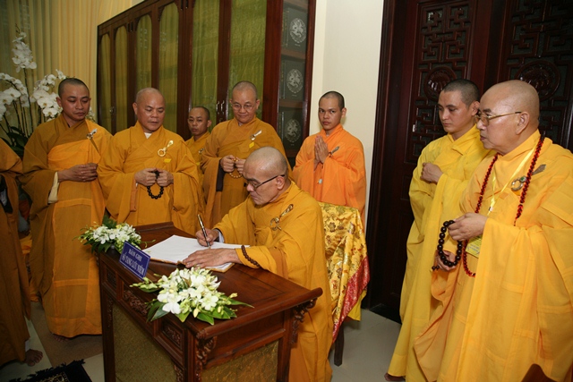 HĐCM và HĐTS viếng tang Cố Trưởng lão HT. Thích Chơn Thiện