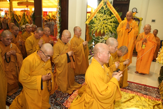 HĐCM và HĐTS viếng tang Cố Trưởng lão HT. Thích Chơn Thiện