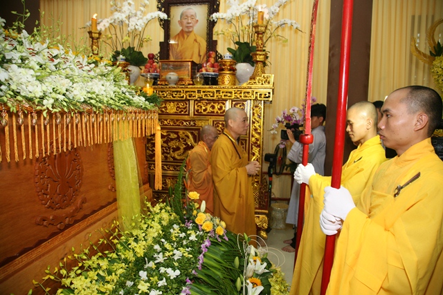 HĐCM và HĐTS viếng tang Cố Trưởng lão HT. Thích Chơn Thiện