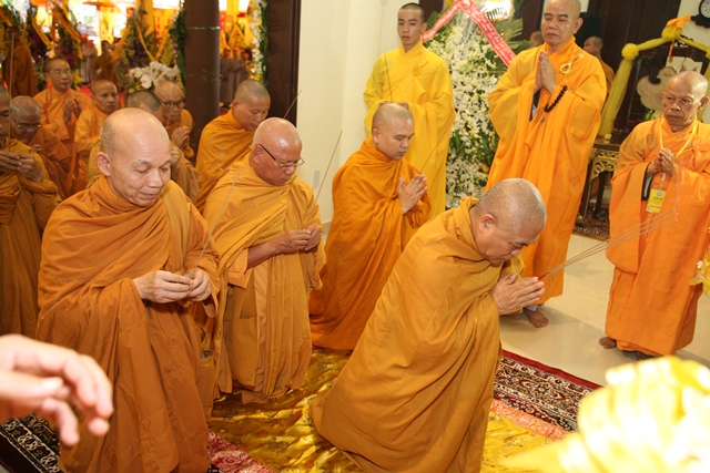 HĐCM và HĐTS viếng tang Cố Trưởng lão HT. Thích Chơn Thiện