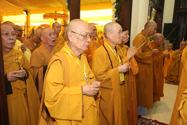 HĐCM và HĐTS viếng tang Cố Trưởng lão HT. Thích Chơn Thiện
