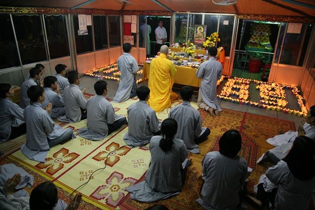 Lễ Phóng sanh đăng hướng vọng kỷ niệm khánh đản Đức Phật A Di Đà năm Bính Thân