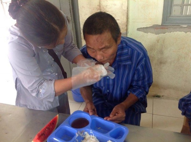 Thái Bình: Chùa Từ Xuyên thăm hỏi, tặng quà bệnh nhân