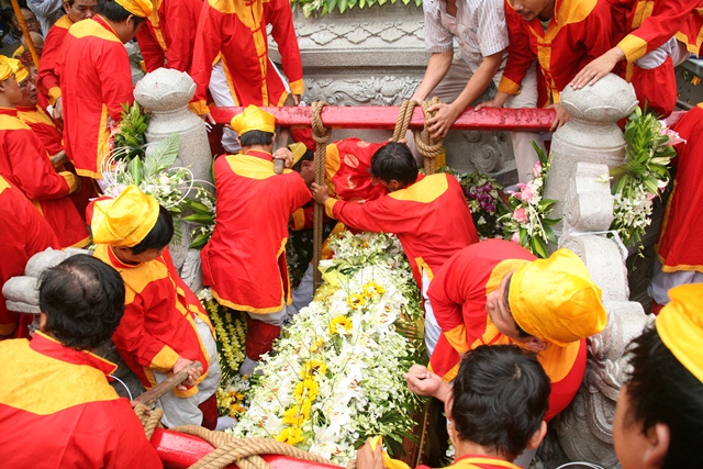 Cung thỉnh kim quan Cố Trưởng lão Hòa thượng Thích Chơn Thiện nhập bảo tháp