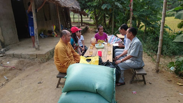 Thanh Hóa: Phật Giáo Sầm Sơn tặng quà cho đối tượng khó khăn