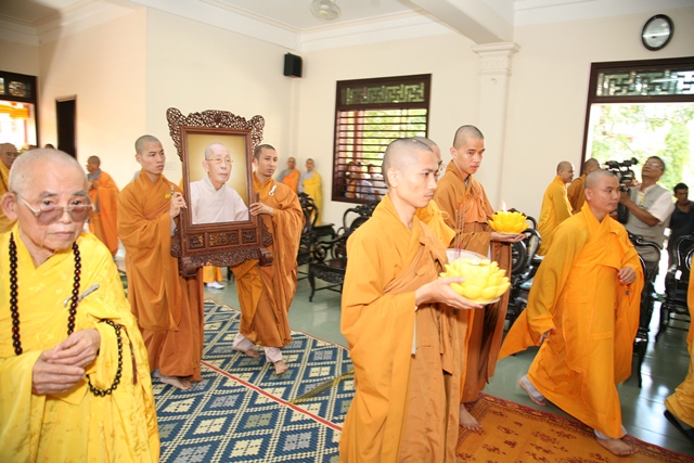 Cung nghinh Giác linh cố HT. Thích Chơn Thiện thăm 2 cơ sở Học viện và Văn phòng BTS tỉnh