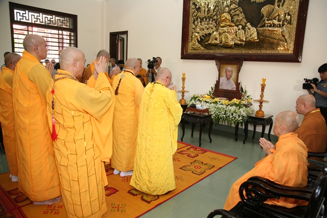 Cung nghinh Giác linh cố HT. Thích Chơn Thiện thăm 2 cơ sở Học viện và Văn phòng BTS tỉnh