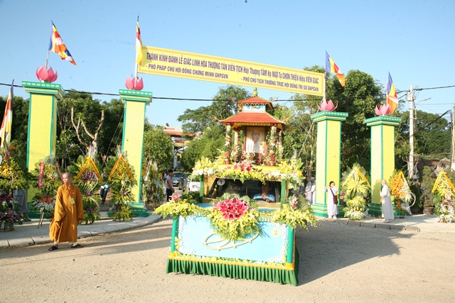Cung nghinh Giác linh cố HT. Thích Chơn Thiện thăm 2 cơ sở Học viện và Văn phòng BTS tỉnh