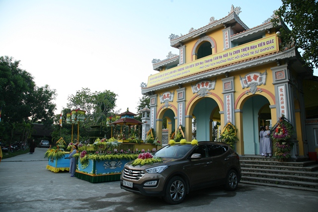 Cung nghinh Giác linh cố HT. Thích Chơn Thiện thăm 2 cơ sở Học viện và Văn phòng BTS tỉnh