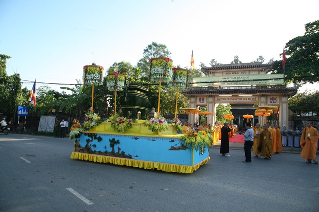 Cung nghinh Giác linh cố HT. Thích Chơn Thiện thăm 2 cơ sở Học viện và Văn phòng BTS tỉnh