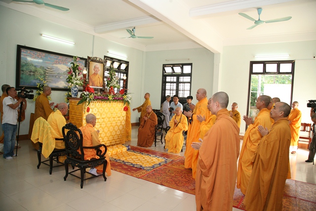 Cung nghinh Giác linh cố HT. Thích Chơn Thiện thăm 2 cơ sở Học viện và Văn phòng BTS tỉnh