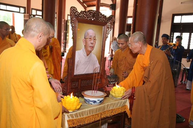 Cung nghinh Giác linh cố HT. Thích Chơn Thiện thăm 2 cơ sở Học viện và Văn phòng BTS tỉnh