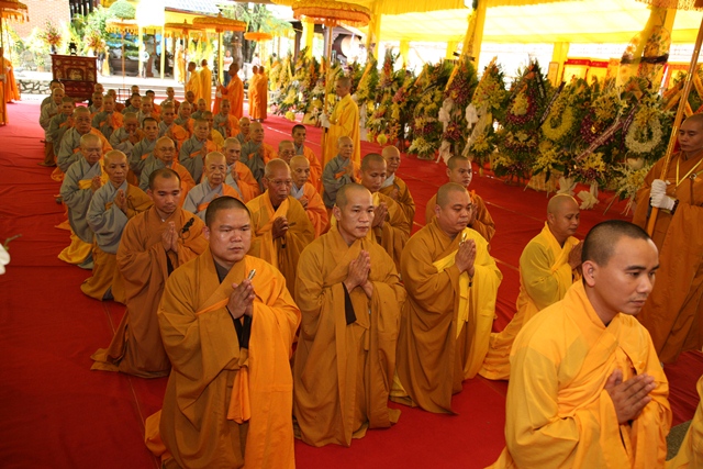 Chùm ảnh: Các phái đoàn viếng tang Cố Trưởng lão HT. Thích Chơn Thiện ngày 12/11