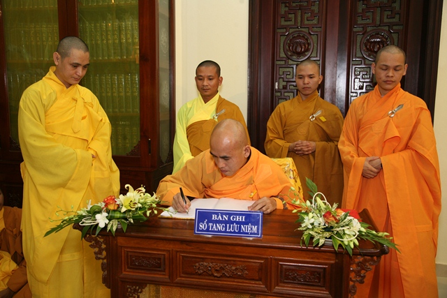 Chùm ảnh: Các phái đoàn viếng tang Cố Trưởng lão HT. Thích Chơn Thiện ngày 12/11