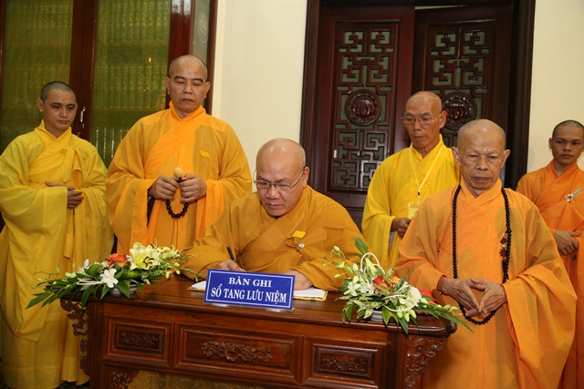Chùm ảnh: Các phái đoàn viếng tang Cố Trưởng lão HT. Thích Chơn Thiện ngày 12/11