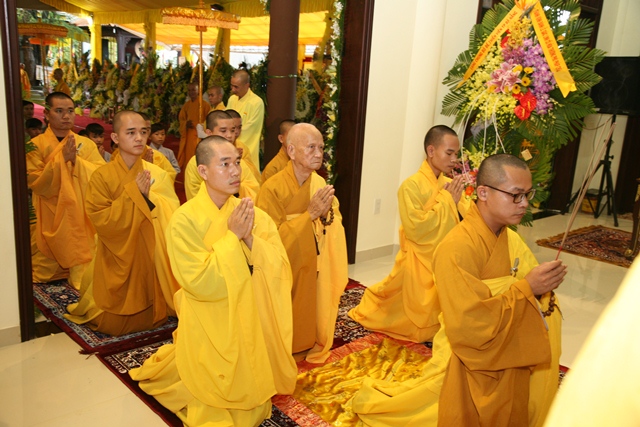 Chùm ảnh: Các phái đoàn viếng tang Cố Trưởng lão HT. Thích Chơn Thiện ngày 12/11