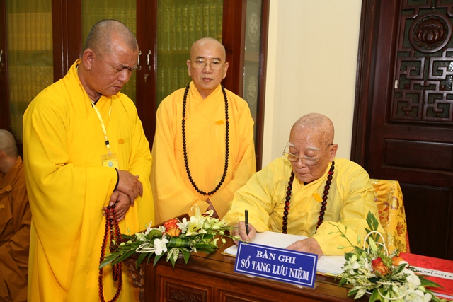 Chùm ảnh: Các phái đoàn viếng tang Cố Trưởng lão HT. Thích Chơn Thiện ngày 12/11
