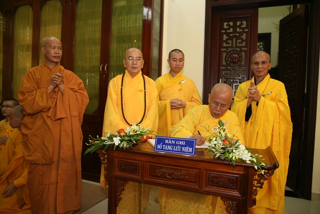 Chùm ảnh: Các phái đoàn viếng tang Cố Trưởng lão HT. Thích Chơn Thiện ngày 12/11