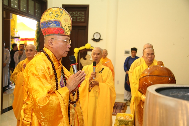 Chùm ảnh: Các phái đoàn viếng tang Cố Trưởng lão HT. Thích Chơn Thiện ngày 12/11