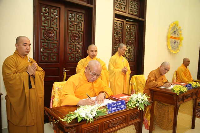 Chùm ảnh: Các phái đoàn viếng tang Cố Trưởng lão HT. Thích Chơn Thiện ngày 15/11