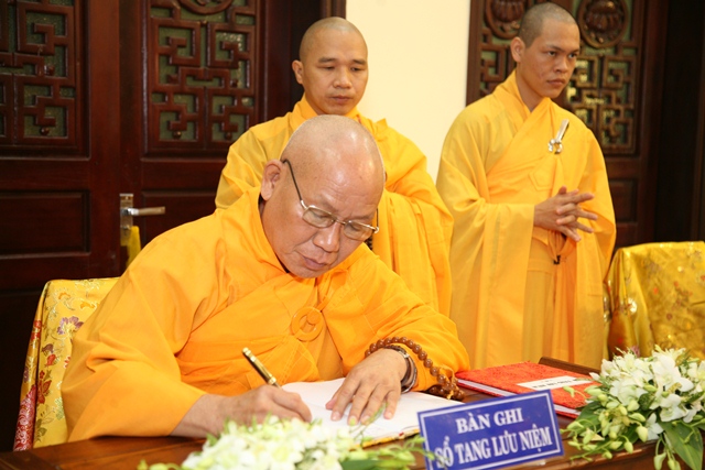 Chùm ảnh: Các phái đoàn viếng tang Cố Trưởng lão HT. Thích Chơn Thiện ngày 15/11