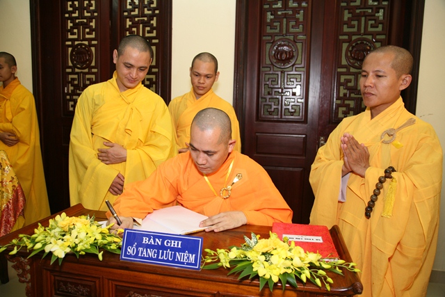 Chùm ảnh: Các phái đoàn viếng tang Cố Trưởng lão HT. Thích Chơn Thiện ngày 15/11