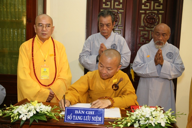 Chùm ảnh: Các phái đoàn viếng tang Cố Trưởng lão HT. Thích Chơn Thiện ngày 15/11