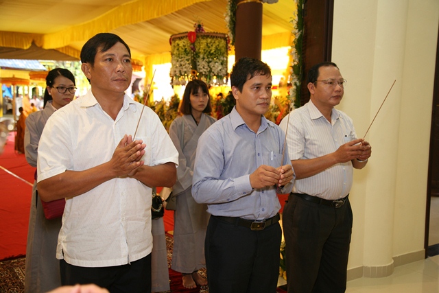 Chùm ảnh: Các phái đoàn viếng tang Cố Trưởng lão HT. Thích Chơn Thiện ngày 15/11